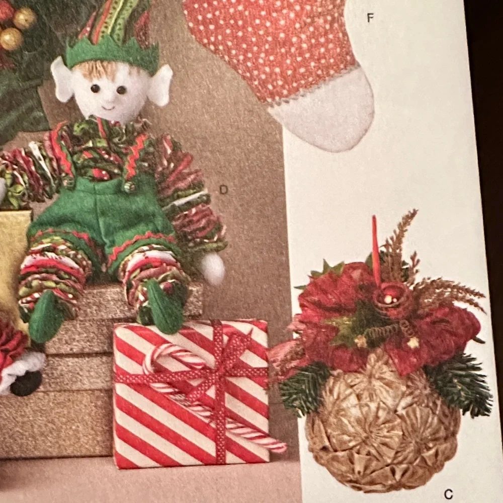 Simplicity Festive Wreath Kit with Red & Green Accents New Uncut Factory Folded
